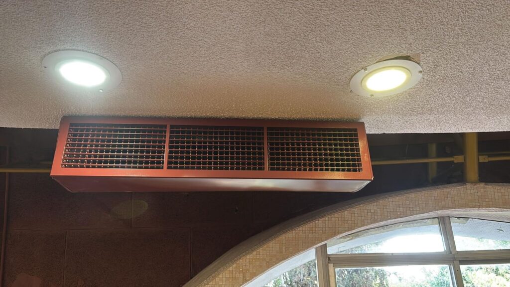 מיזוג בית הכנסת המרכזי בבית הכרם: שקט וקידמה טכנולוגית במעטפת היסטורית