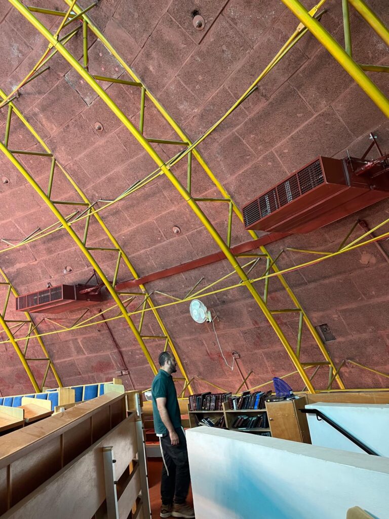 מיזוג בית הכנסת המרכזי בבית הכרם: שקט וקידמה טכנולוגית במעטפת היסטורית