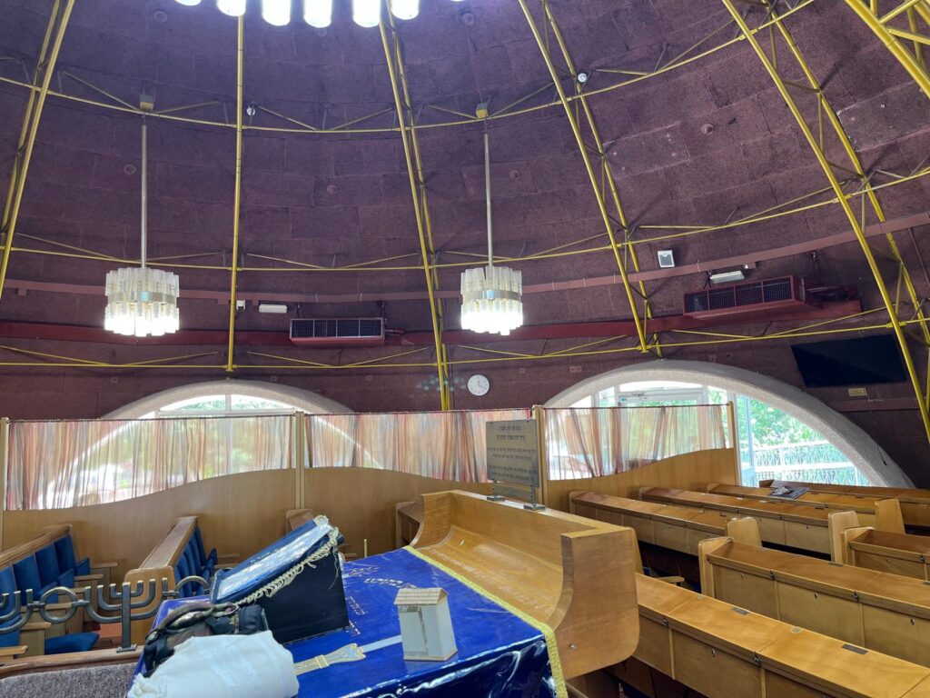 מיזוג בית הכנסת המרכזי בבית הכרם: שקט וקידמה טכנולוגית במעטפת היסטורית