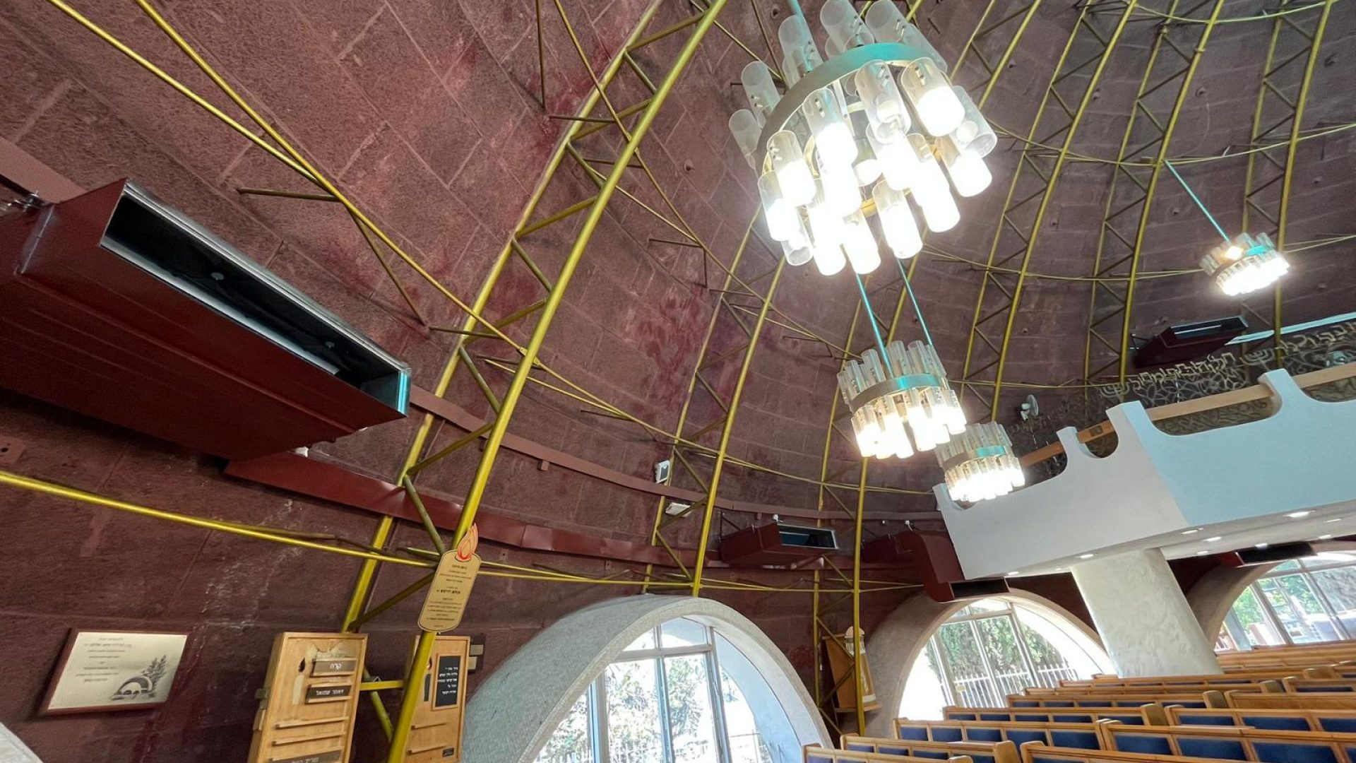 מיזוג בית הכנסת המרכזי בבית הכרם: שקט וקידמה טכנולוגית במעטפת היסטורית