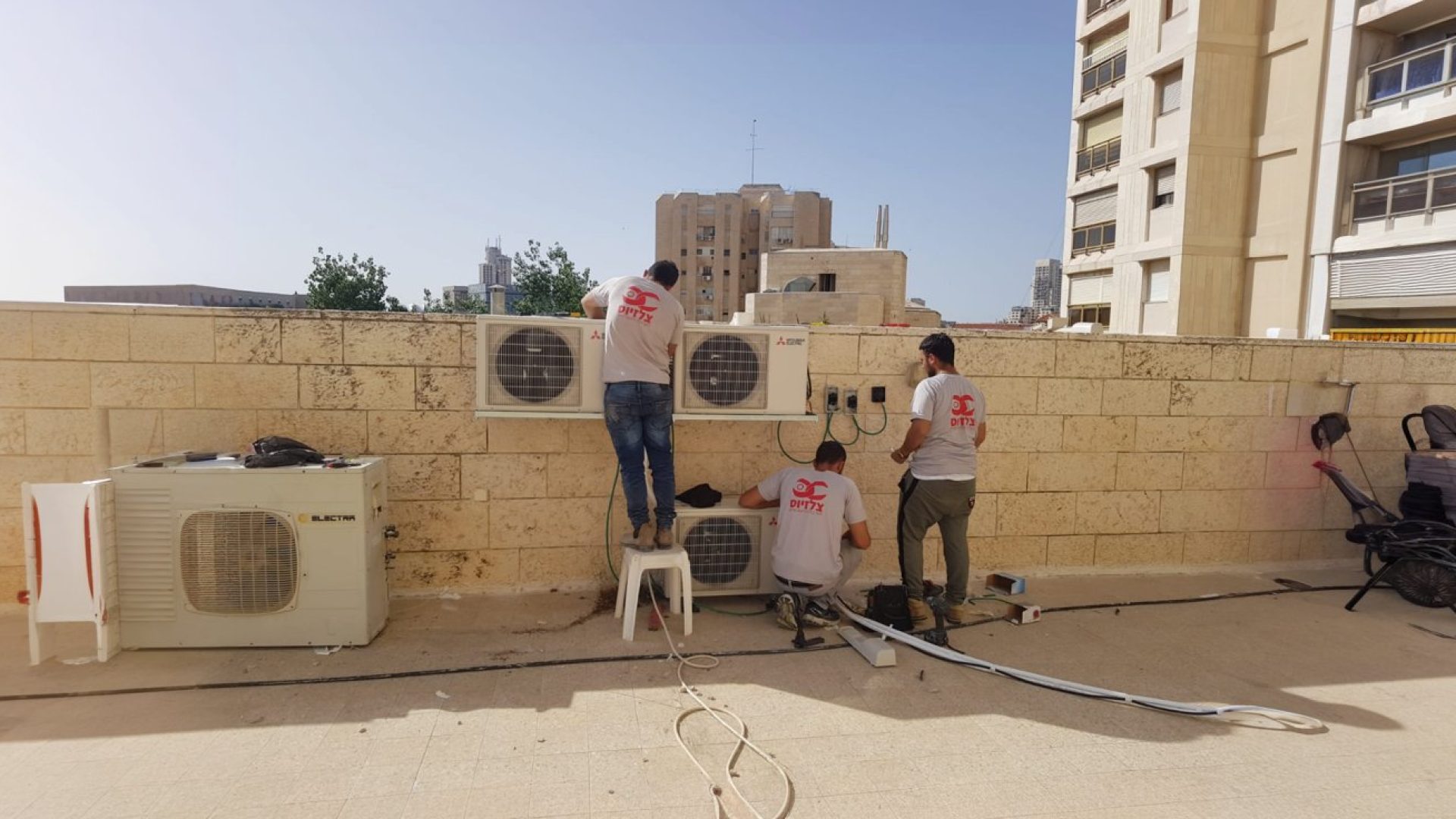 צוות צלזיוס מיזוג אוויר התקין מערכת מתקדמת של מיצובישי בבית הלקוח – פתרון שקט, חסכוני ומעוצב בהתאמה אישית.